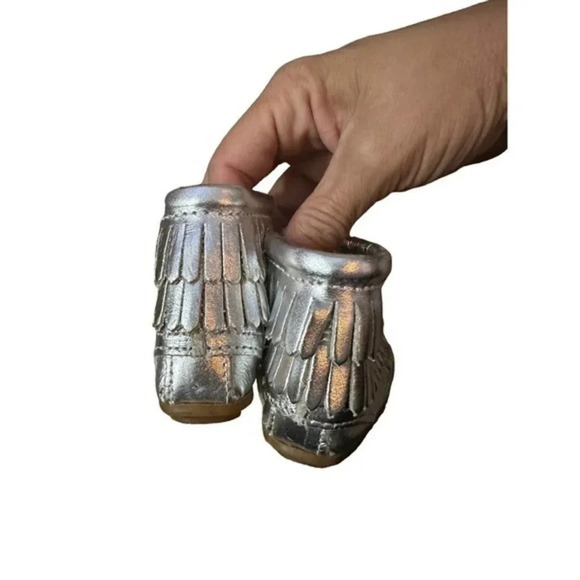Minnetonka Girls Leather Round Toe Layered Fringe Ankle Boots Silver Size 3‎ - Picture 2 of 7